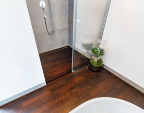 Podłoga drewniana w łazience